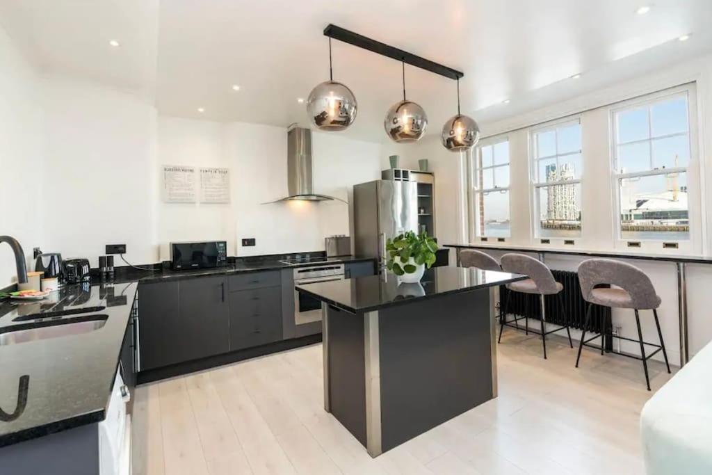 3 X Bedroom Riverside Flat With Hot Tub On Roof Terrace Londra Exterior foto