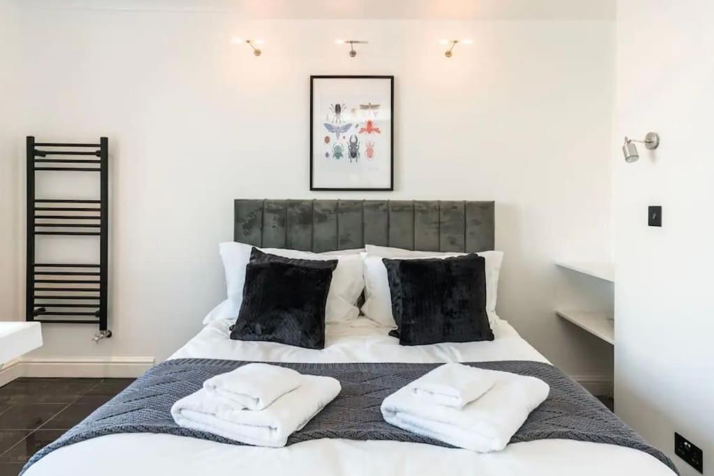 3 X Bedroom Riverside Flat With Hot Tub On Roof Terrace Londra Exterior foto