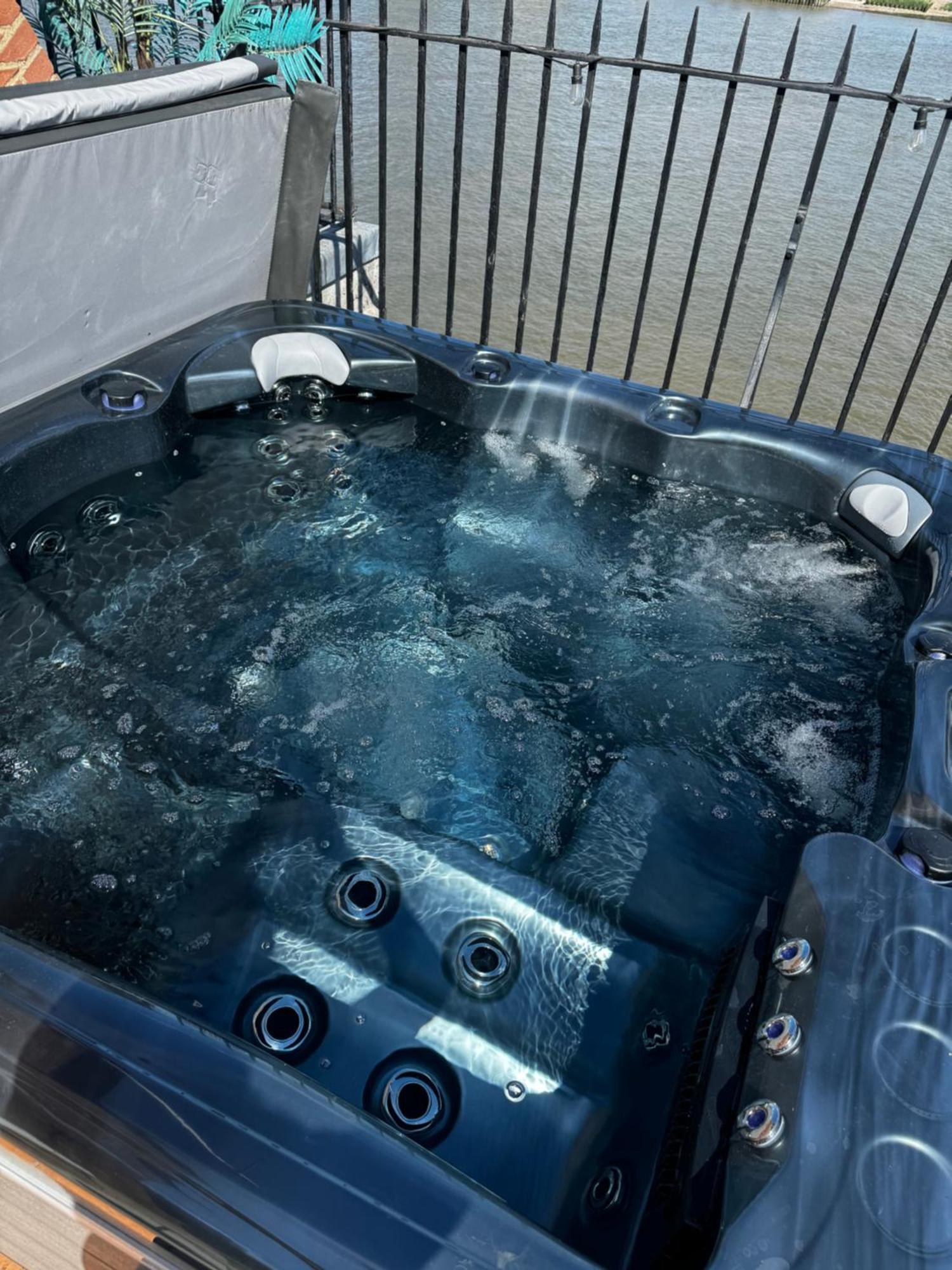 3 X Bedroom Riverside Flat With Hot Tub On Roof Terrace Londra Exterior foto