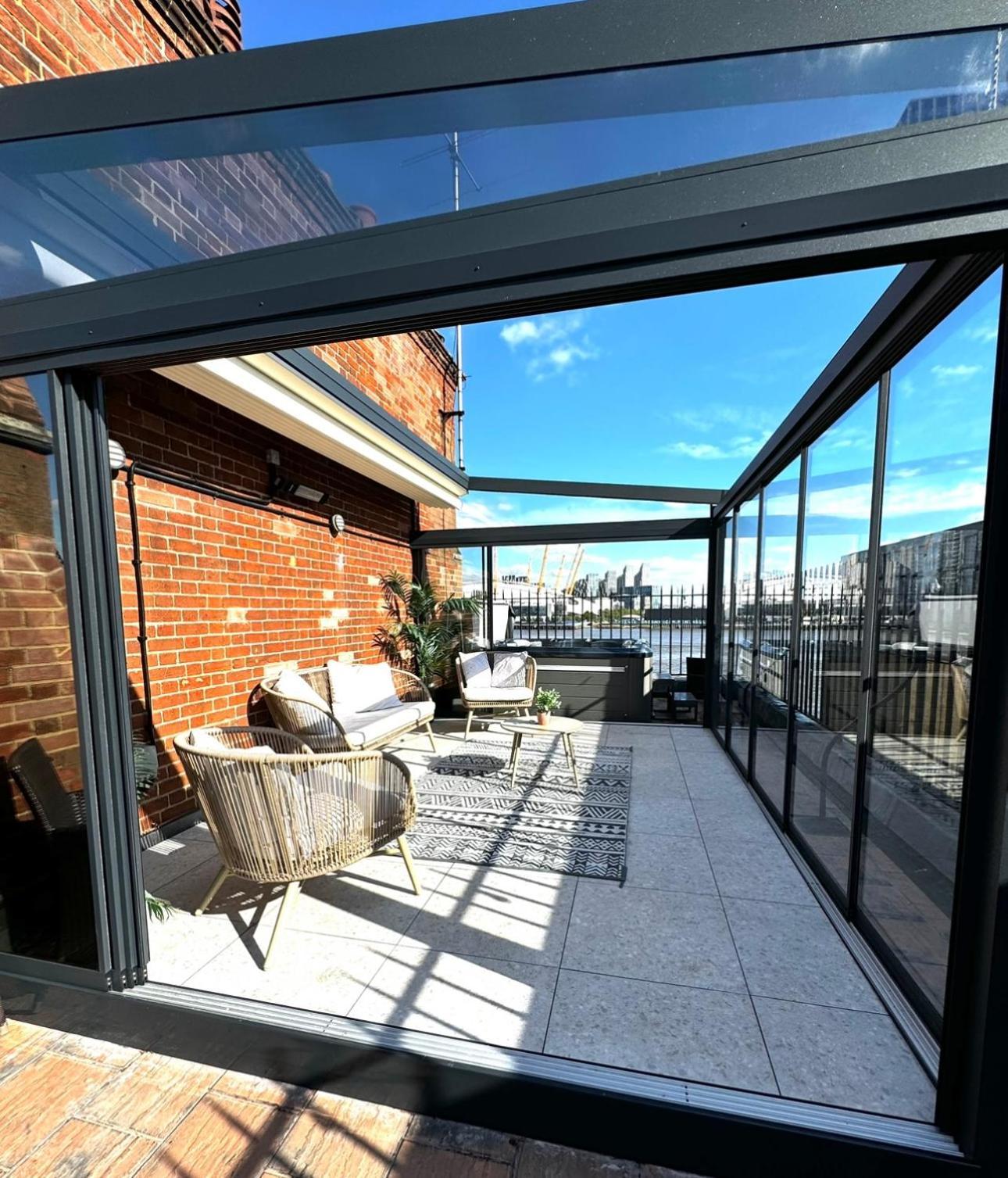 3 X Bedroom Riverside Flat With Hot Tub On Roof Terrace Londra Exterior foto