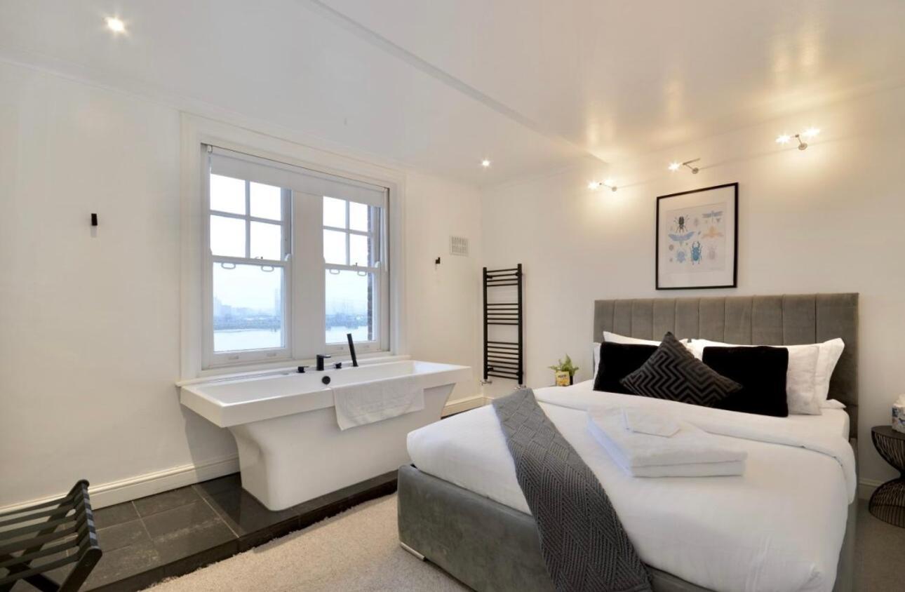 3 X Bedroom Riverside Flat With Hot Tub On Roof Terrace Londra Exterior foto