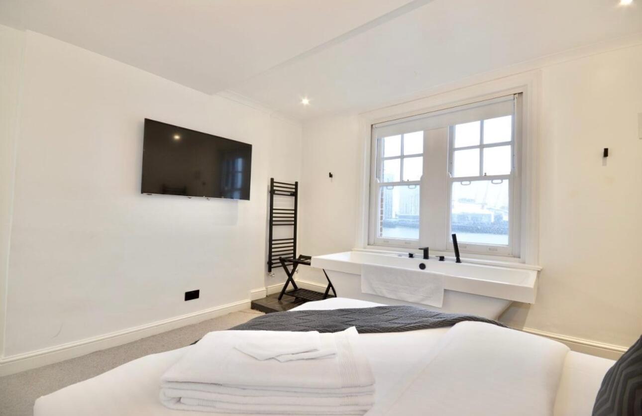 3 X Bedroom Riverside Flat With Hot Tub On Roof Terrace Londra Exterior foto